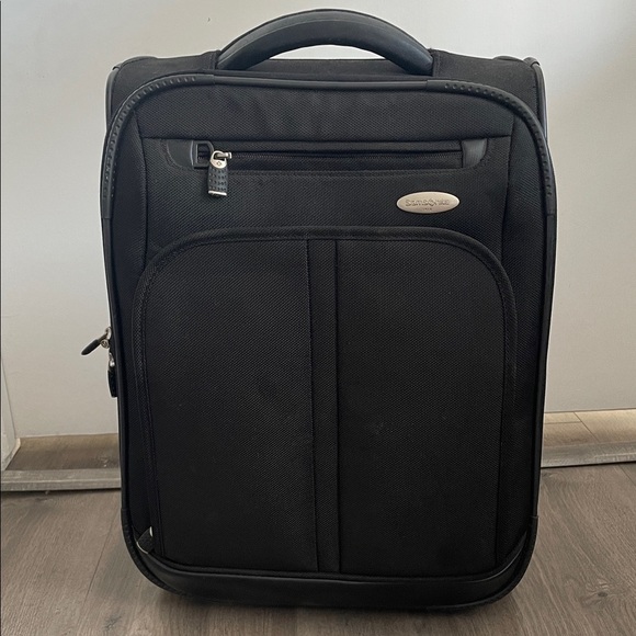 Samsonite Carry on Rolling Luggage - Picture 1 of 16